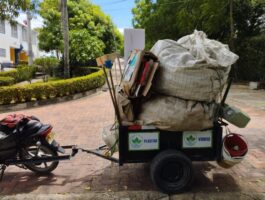 02/07/2025 EcoGreen Soluciones Circulares continúa recorriendo los barrios de Girardot con su campaña de recolección de reciclaje. Gracias al compromiso de los ciudadanos, se han logrado recuperar grandes volúmenes de residuos plásticos, promoviendo una comunidad más limpia y sostenible.